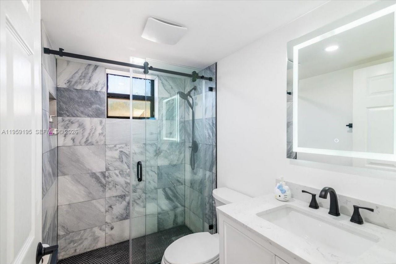 8075 NW 7th St, Unit 120, Miami, FL 33126 Photo