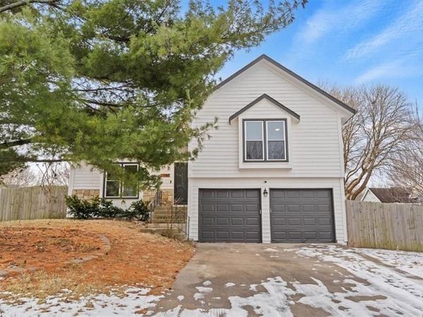 15907 W 124th Terrace, Olathe, KS 66062