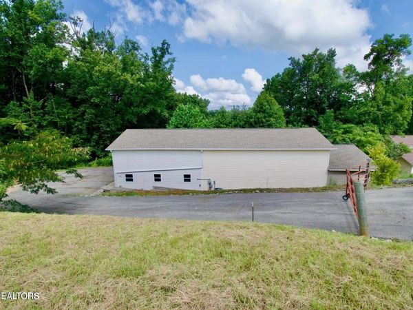 3618 Big Springs Rd, Maryville, TN 37801