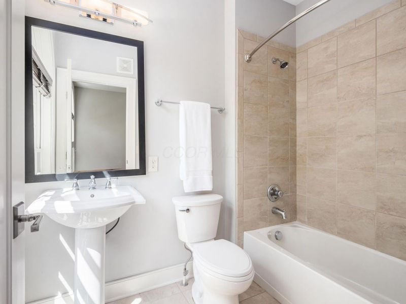 292 1/2 E Gay Street, Unit TH46, Columbus, OH 43215 Photo 16