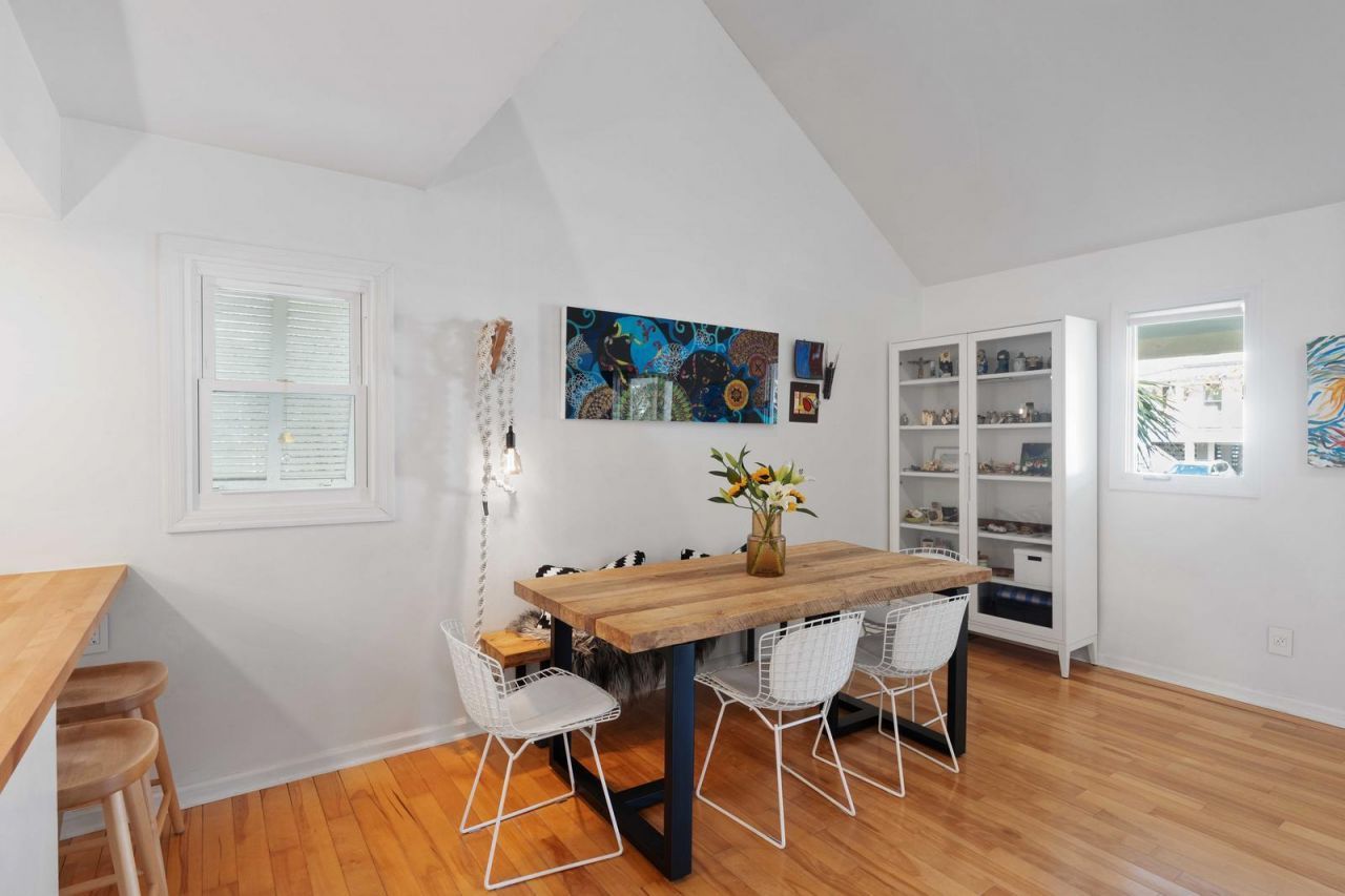 1515 N Lakeshore Drive Photo 11