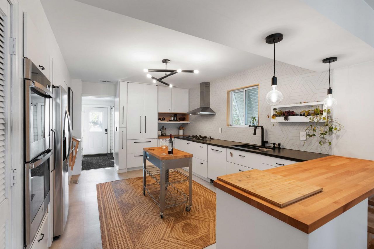 1515 N Lakeshore Drive Photo 12