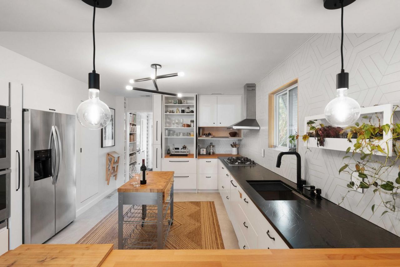 1515 N Lakeshore Drive Photo 13