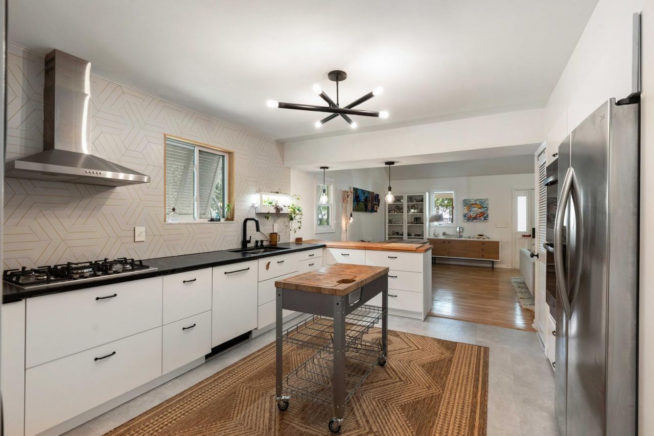 1515 N Lakeshore Drive Photo 23