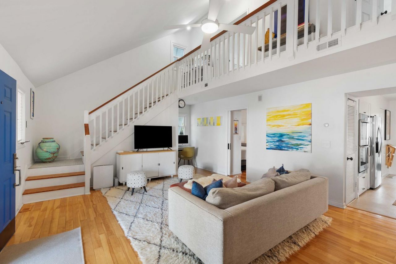 1515 N Lakeshore Drive Photo 8