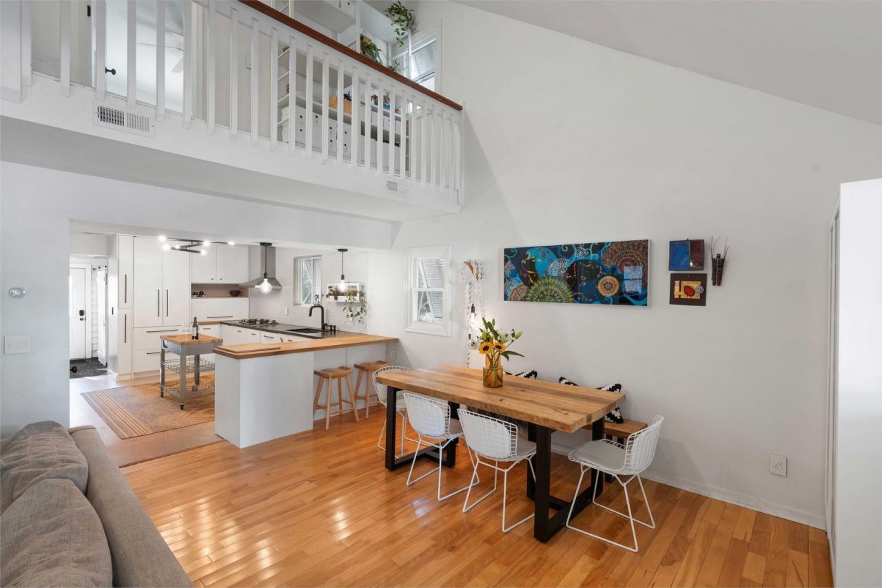 1515 N Lakeshore Drive Photo 9