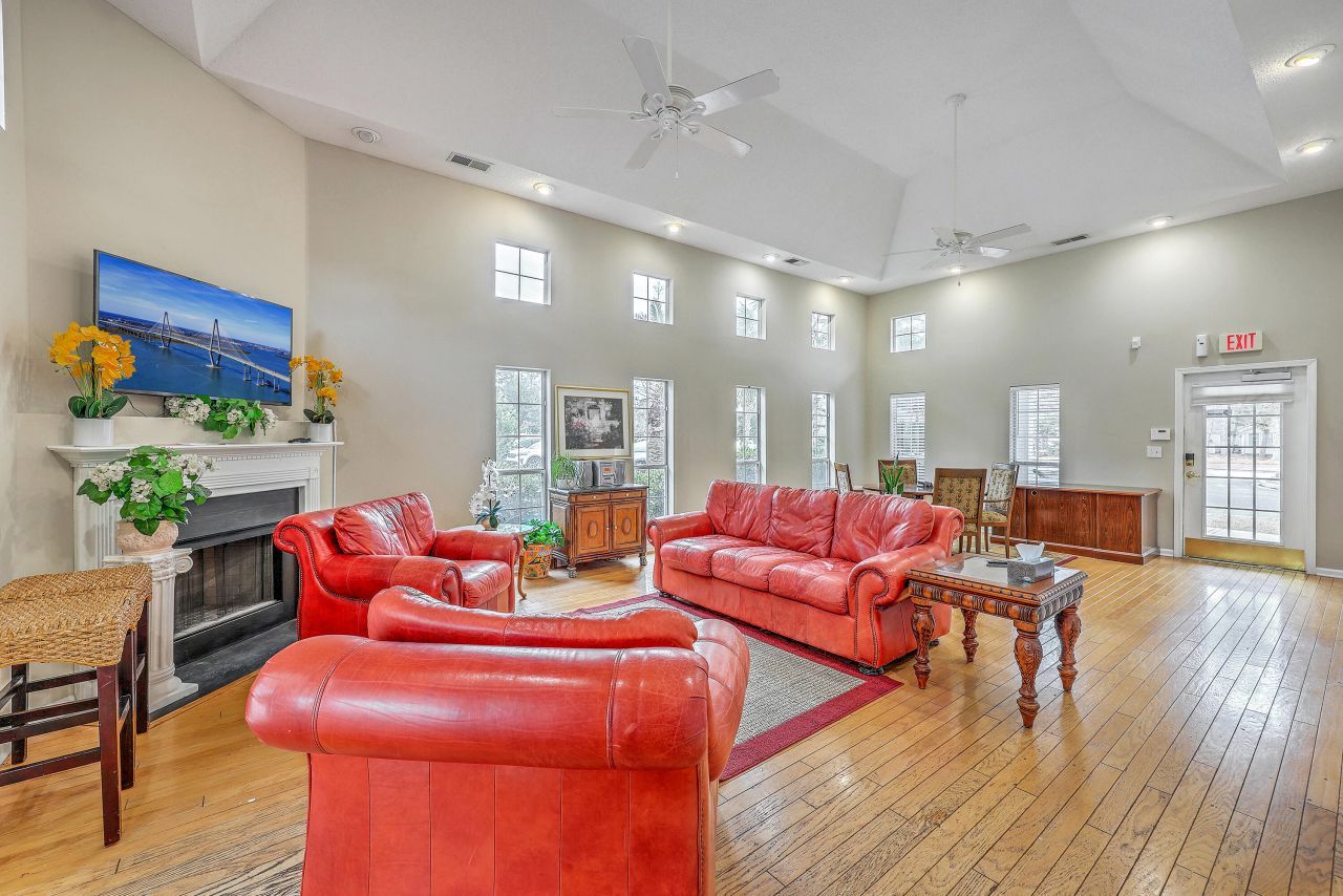 188 Midland Parkway Photo 32