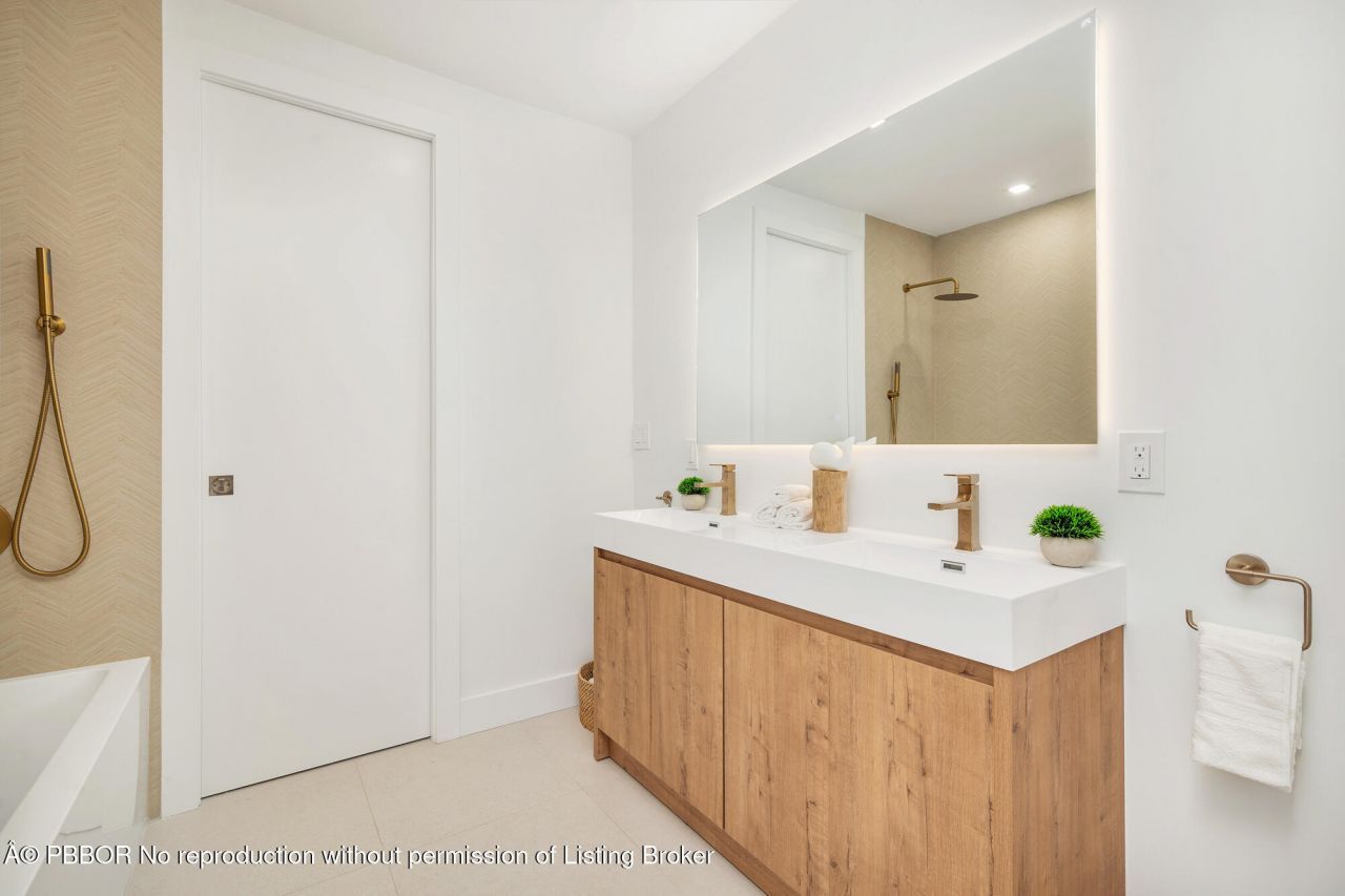 350 Colonial Road, West Palm Beach, FL 33405 Photo