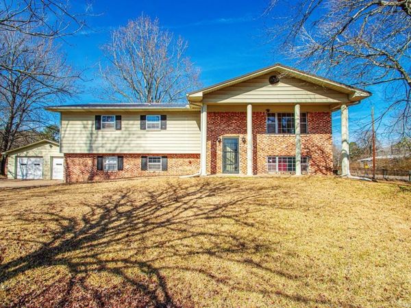 108 E 5th Avenue, Leola, AR 72084