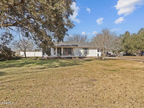 2300 Claude Leblanc Road , New Iberia, LA 70560