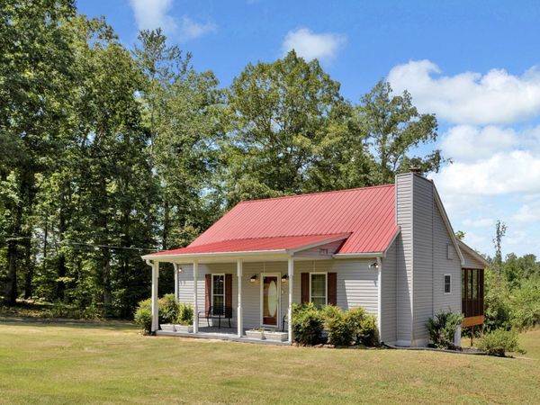 123 Lower Roans Creek Rd , Linden, TN 37096