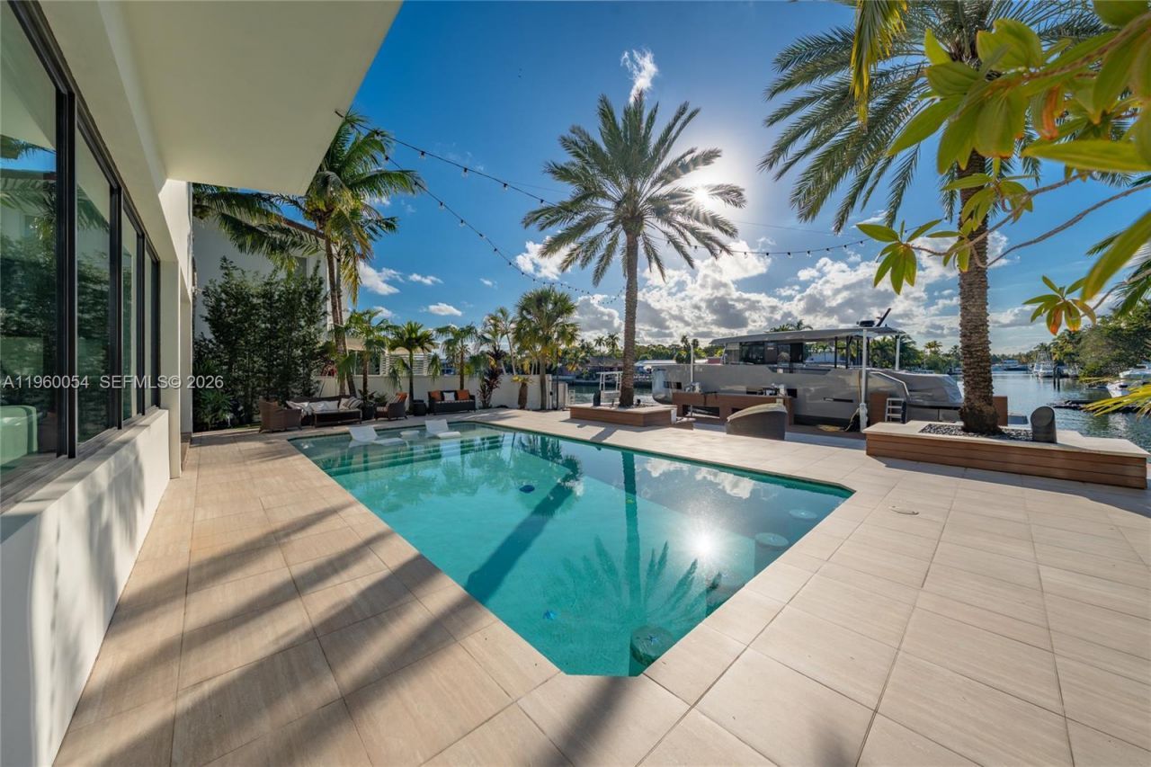 12880 N Bayshore Dr, North Miami, FL 33181 Photo