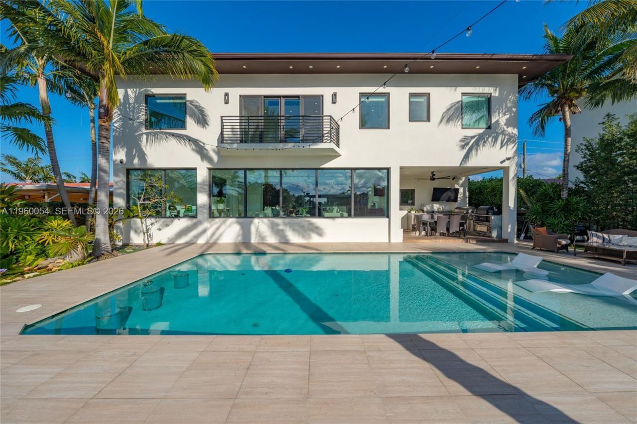 12880 N Bayshore Dr, North Miami, FL 33181 Photo