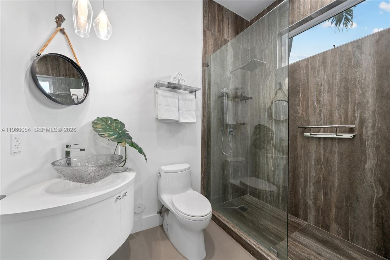 12880 N Bayshore Dr, North Miami, FL 33181 Photo