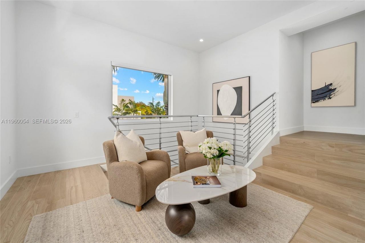 12880 N Bayshore Dr, North Miami, FL 33181 Photo