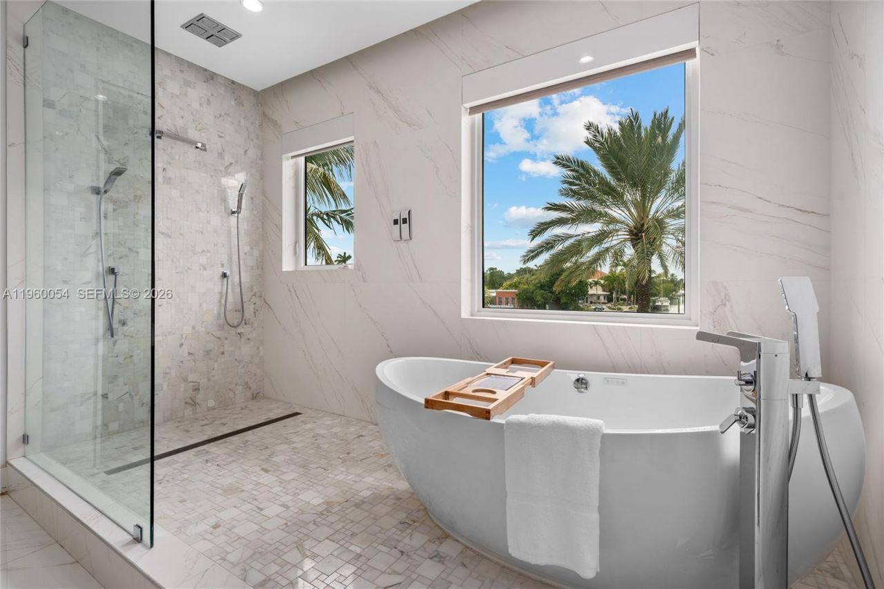 12880 N Bayshore Dr, North Miami, FL 33181 Photo