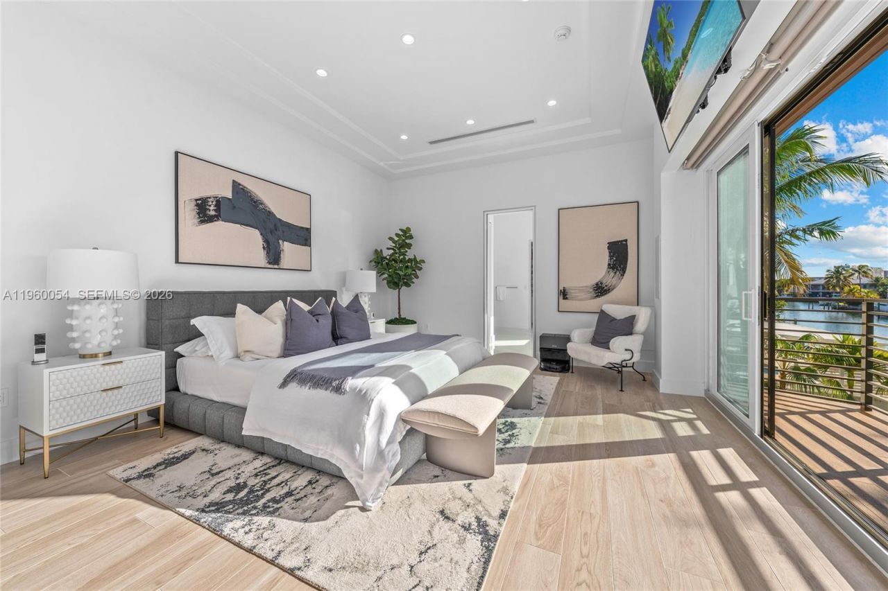 12880 N Bayshore Dr, North Miami, FL 33181 Photo