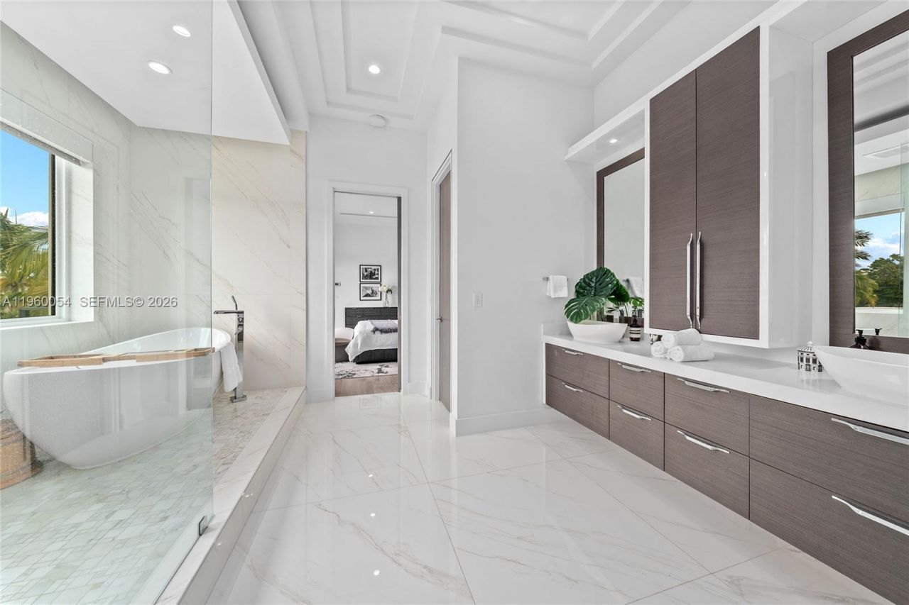 12880 N Bayshore Dr, North Miami, FL 33181 Photo