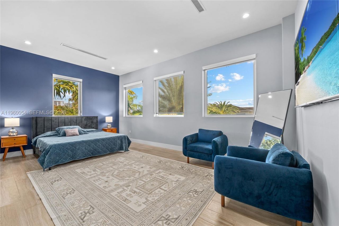 12880 N Bayshore Dr, North Miami, FL 33181 Photo