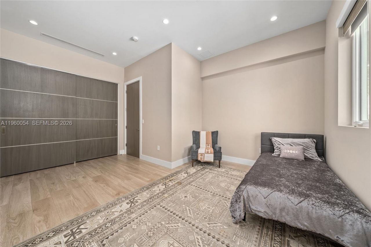 12880 N Bayshore Dr, North Miami, FL 33181 Photo