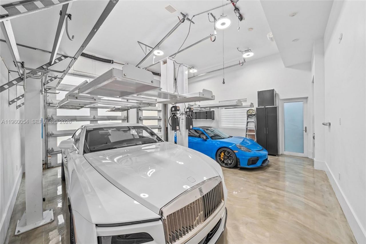 12880 N Bayshore Dr, North Miami, FL 33181 Photo