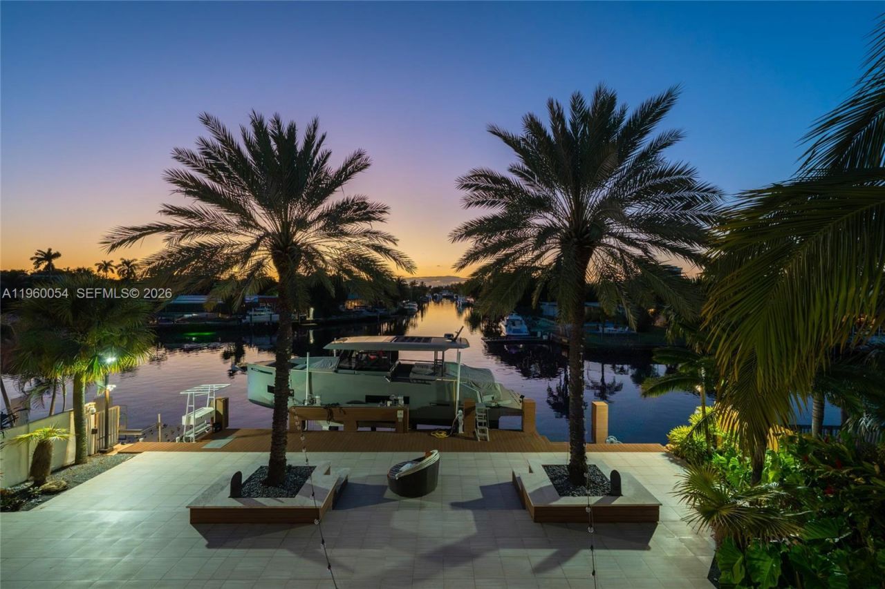 12880 N Bayshore Dr, North Miami, FL 33181 Photo