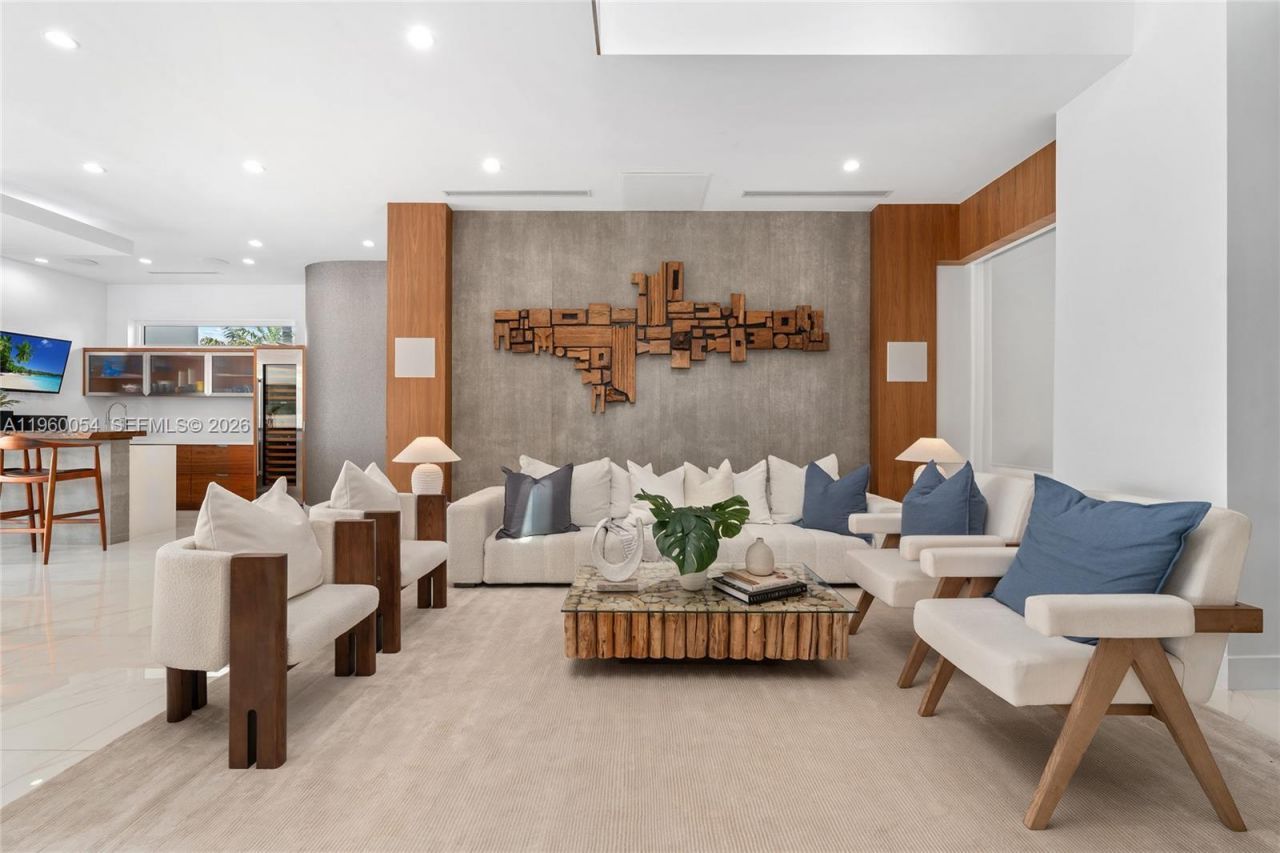 12880 N Bayshore Dr, North Miami, FL 33181 Photo