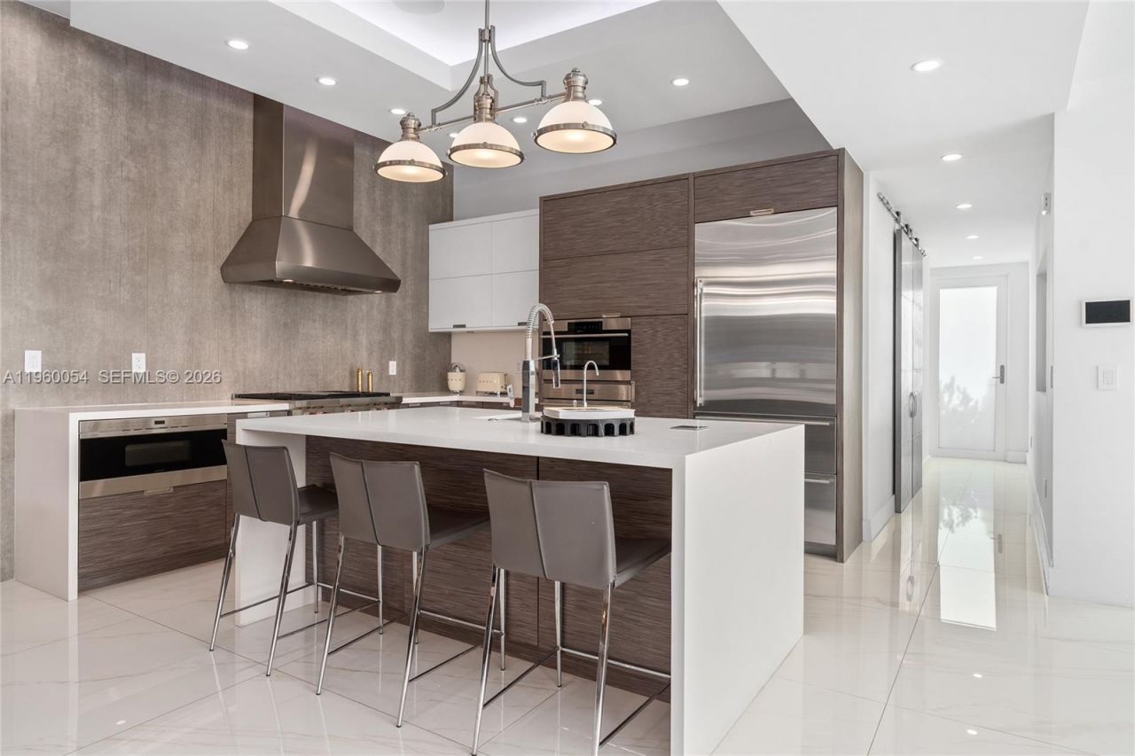 12880 N Bayshore Dr, North Miami, FL 33181 Photo