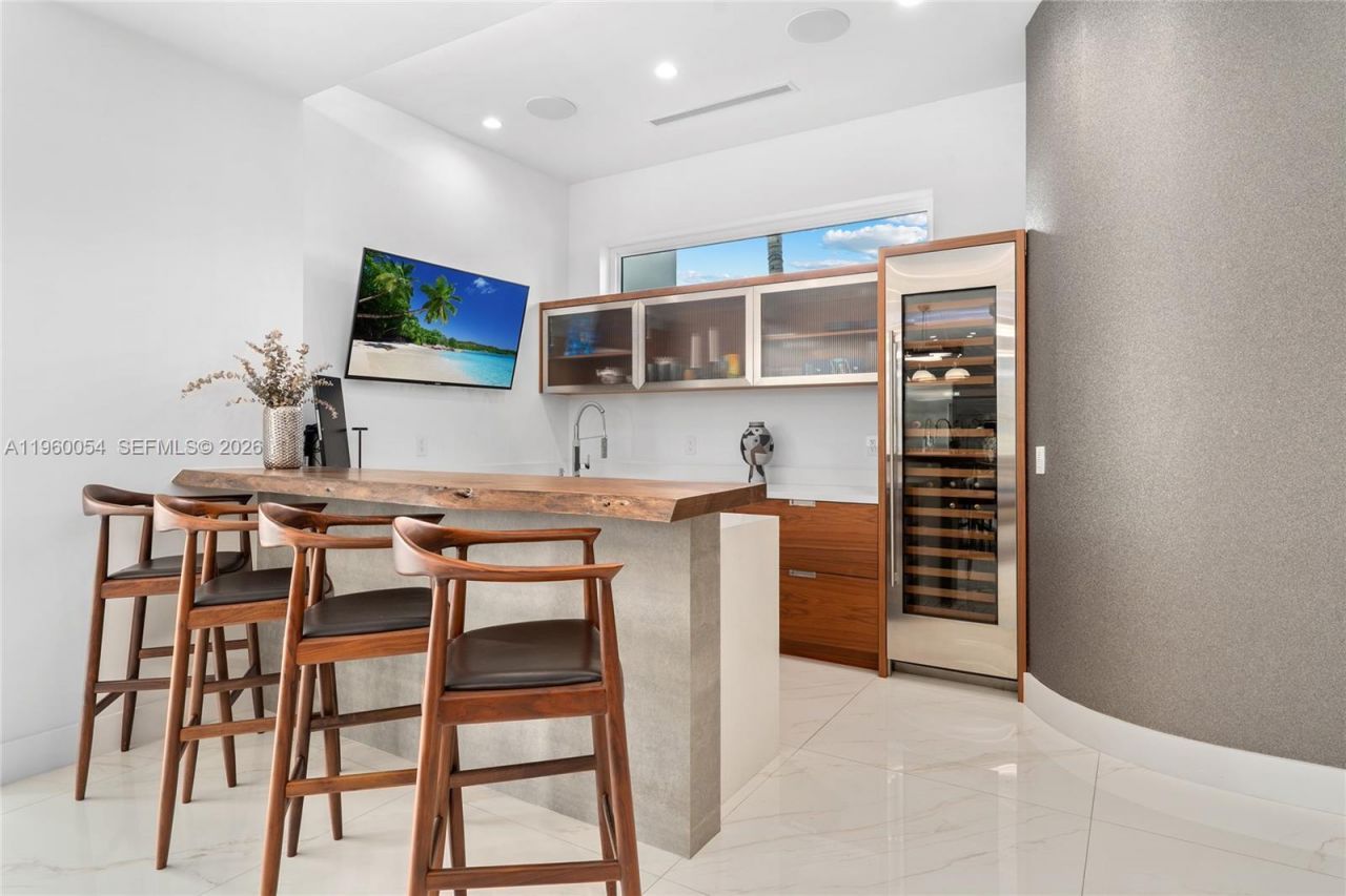 12880 N Bayshore Dr, North Miami, FL 33181 Photo