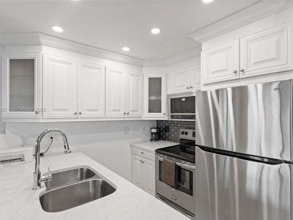 815 SW 11th Ave, Unit 18G, Hallandale Beach, FL 33009