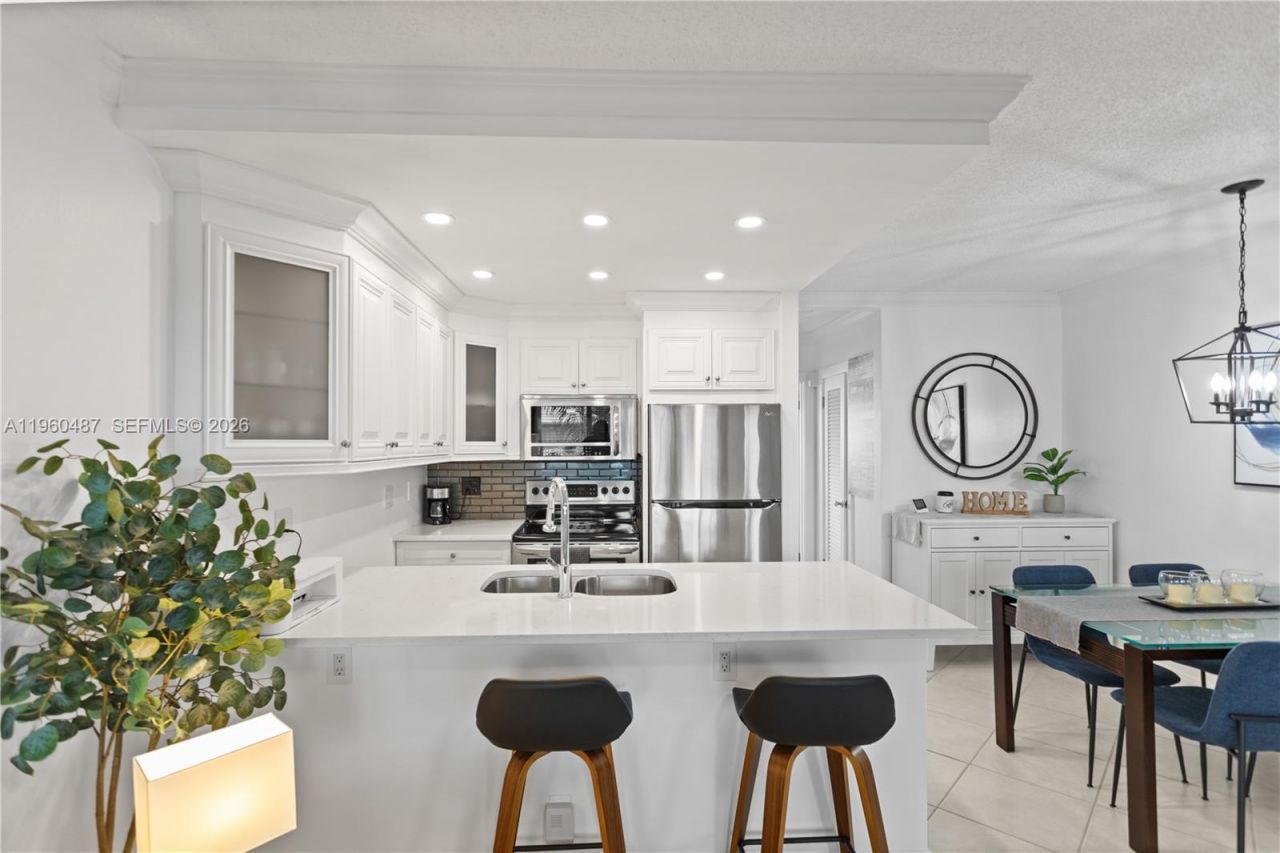 815 SW 11th Ave, Unit 18G, Hallandale Beach, FL 33009 Photo