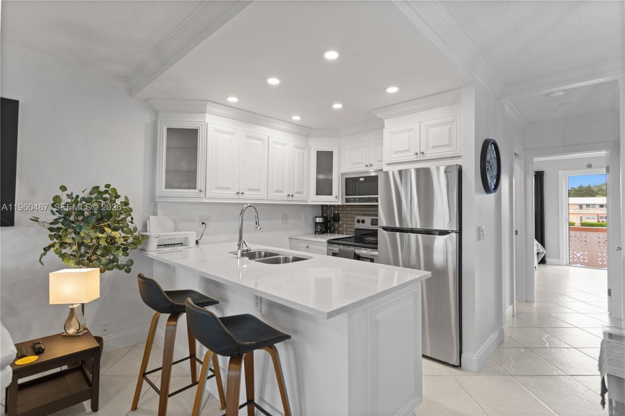 815 SW 11th Ave, Unit 18G, Hallandale Beach, FL 33009 Photo