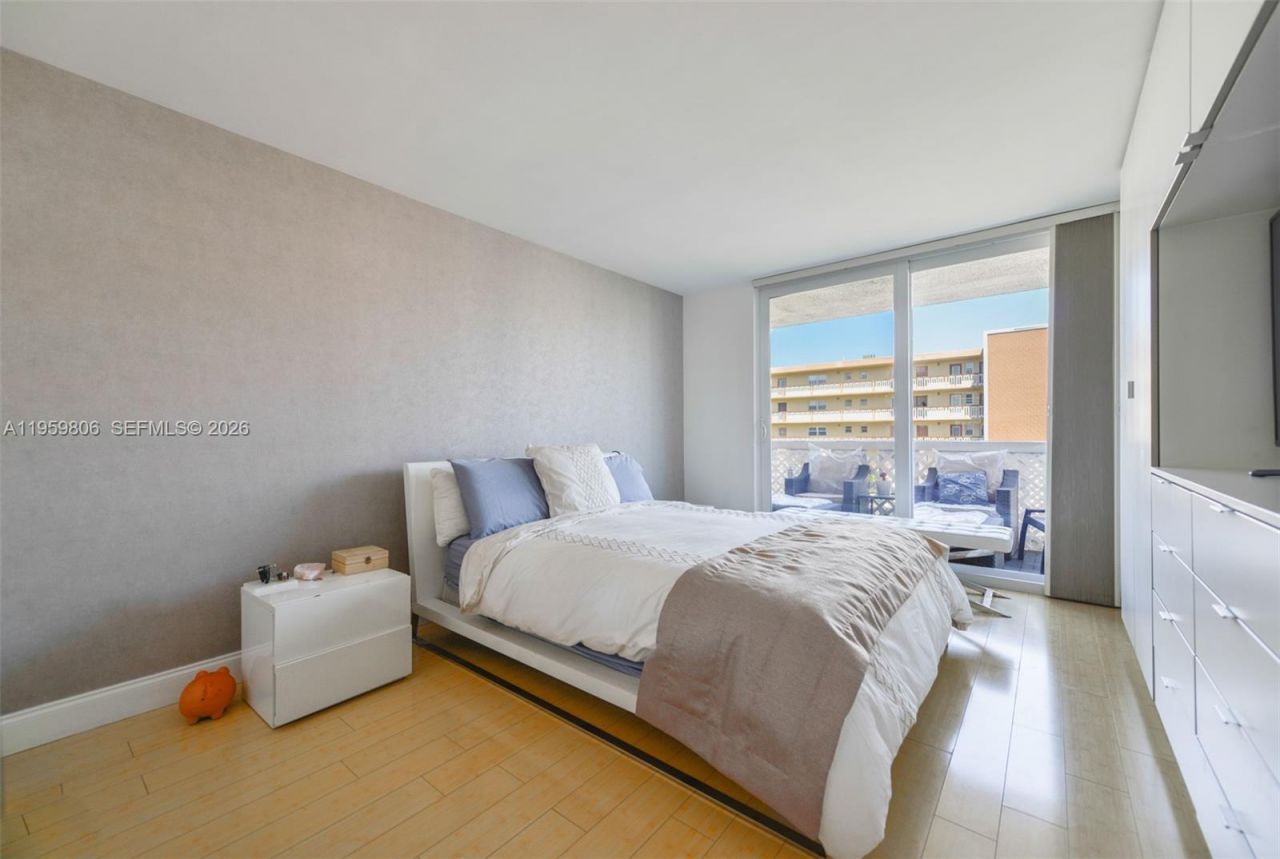 400 NE 12th Ave , Unit 505, Hallandale Beach, FL 33009 Photo