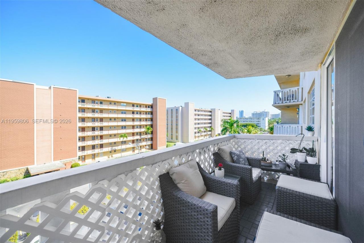 400 NE 12th Ave , Unit 505, Hallandale Beach, FL 33009 Photo