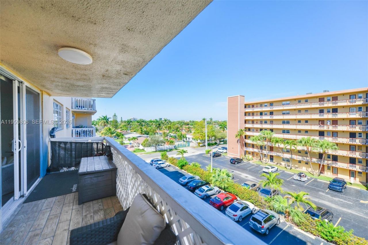 400 NE 12th Ave , Unit 505, Hallandale Beach, FL 33009 Photo