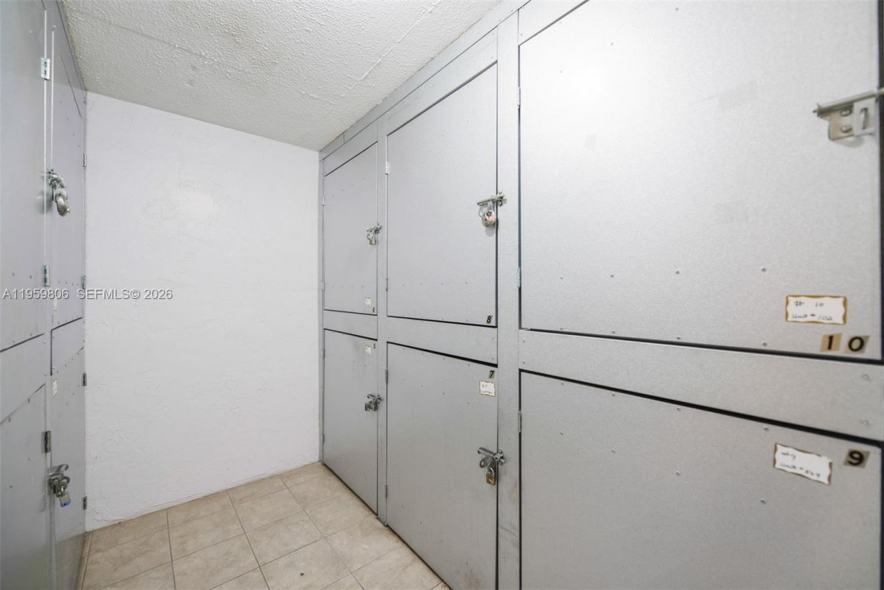 400 NE 12th Ave , Unit 505, Hallandale Beach, FL 33009 Photo