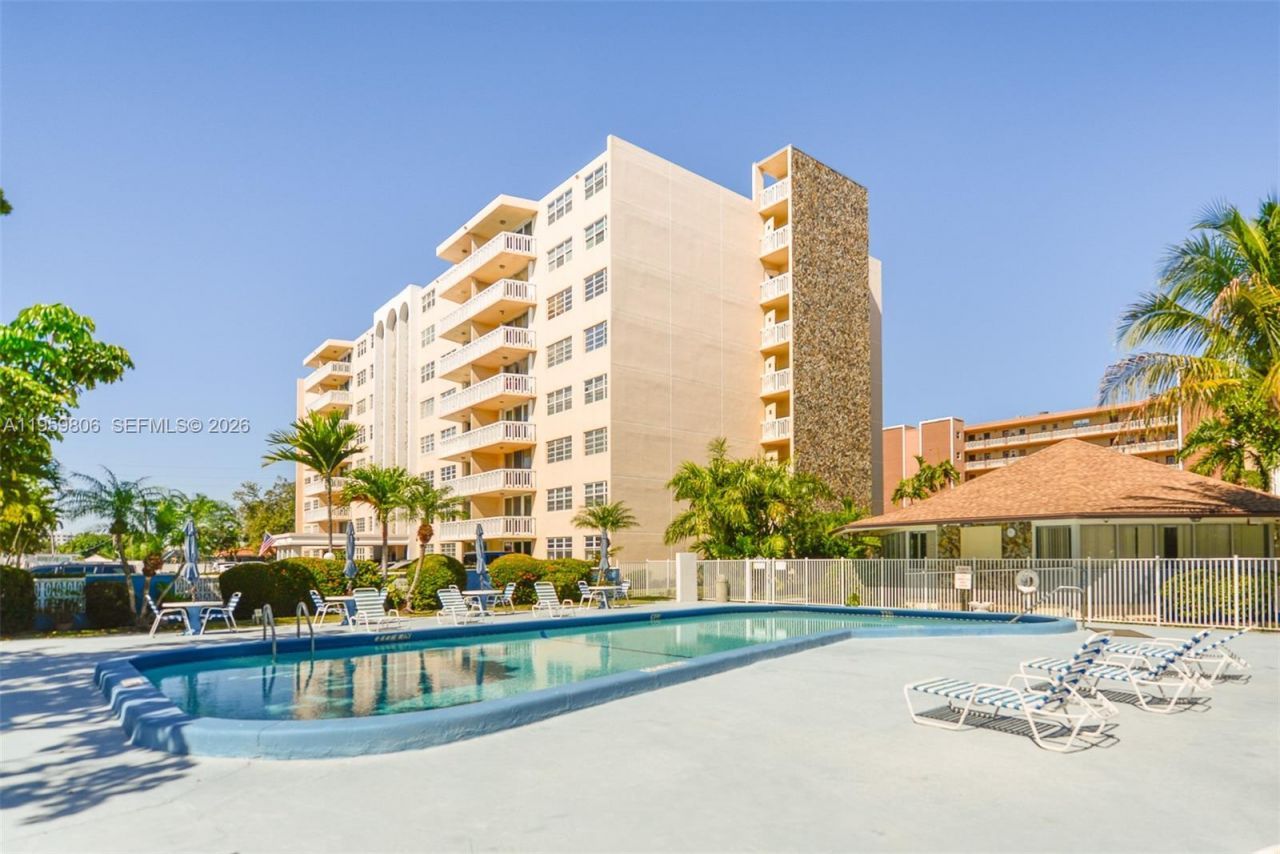 400 NE 12th Ave , Unit 505, Hallandale Beach, FL 33009 Photo