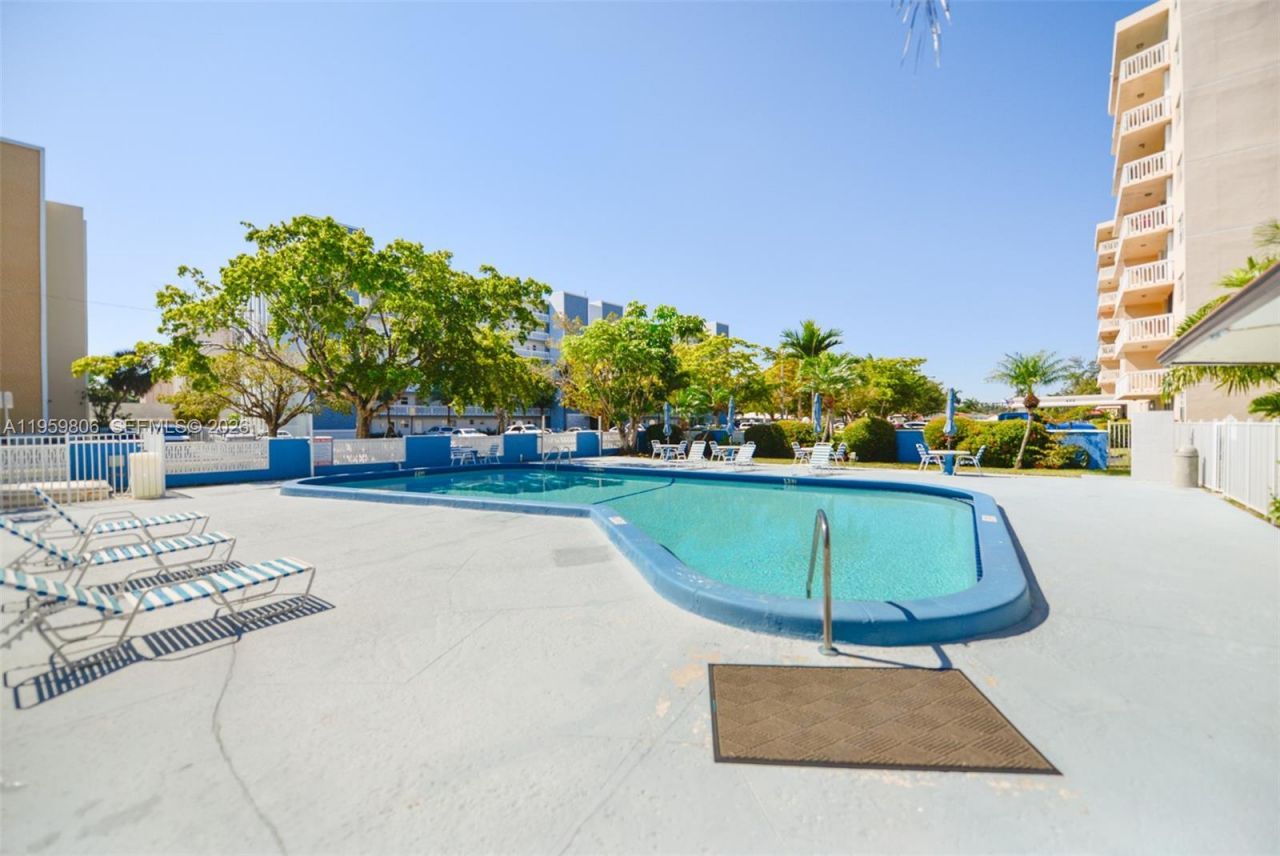 400 NE 12th Ave , Unit 505, Hallandale Beach, FL 33009 Photo