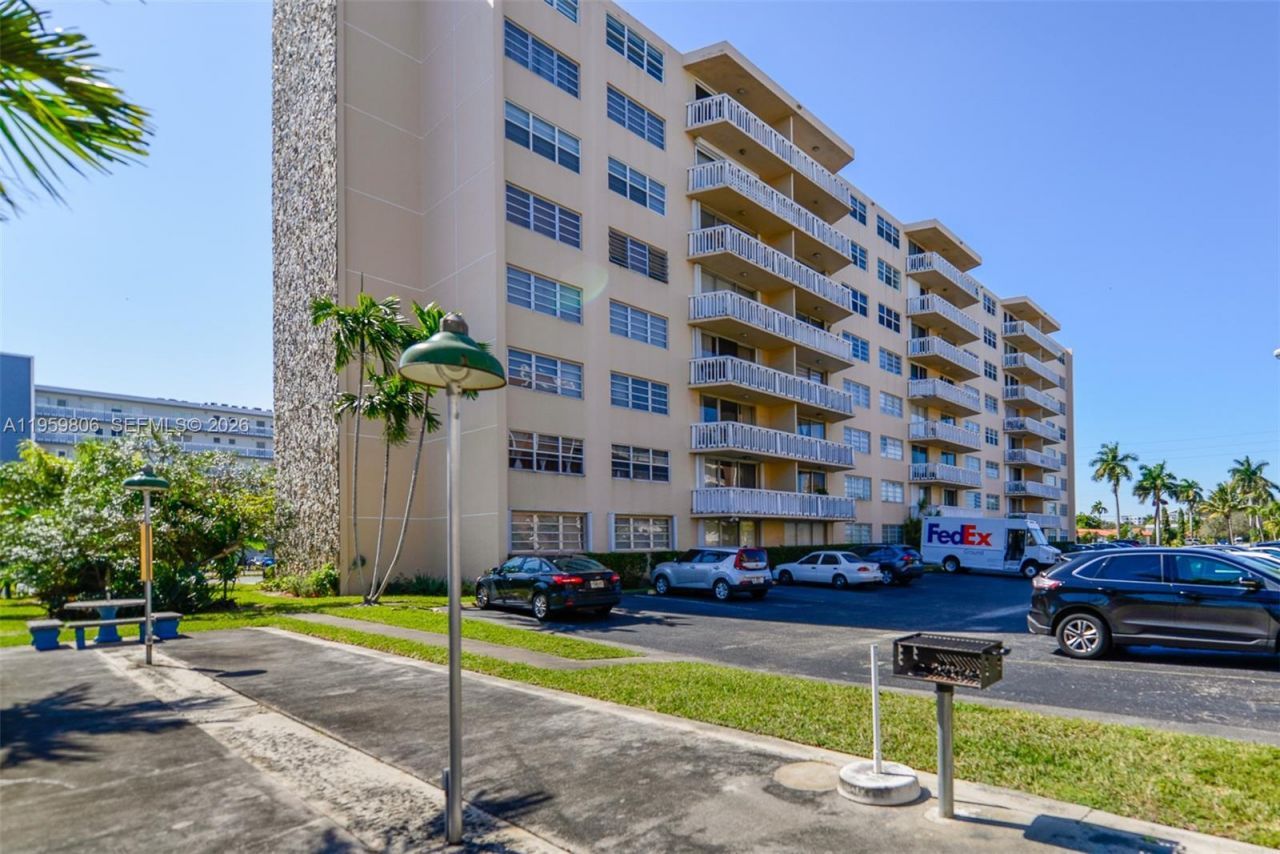 400 NE 12th Ave , Unit 505, Hallandale Beach, FL 33009 Photo