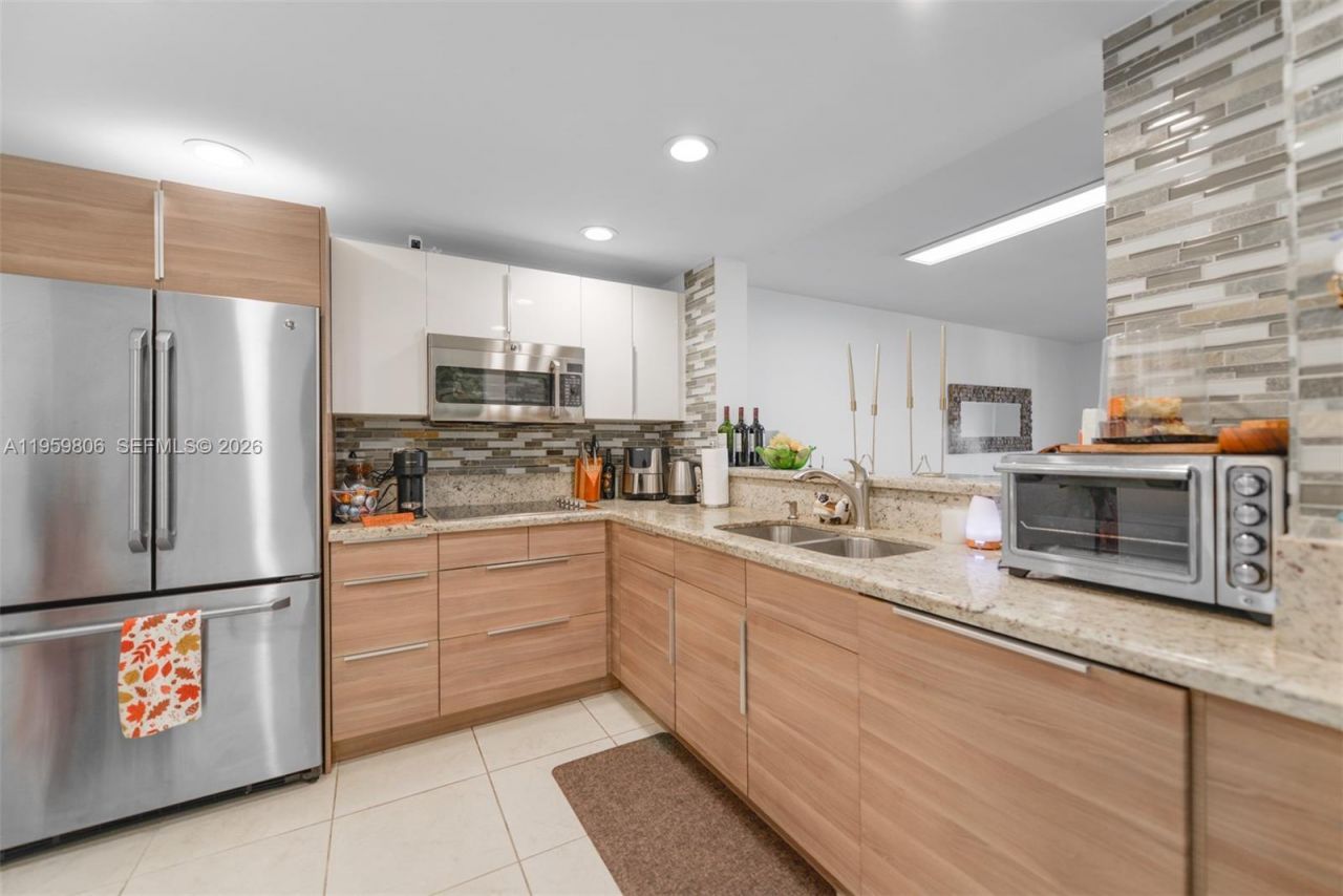 400 NE 12th Ave , Unit 505, Hallandale Beach, FL 33009 Photo