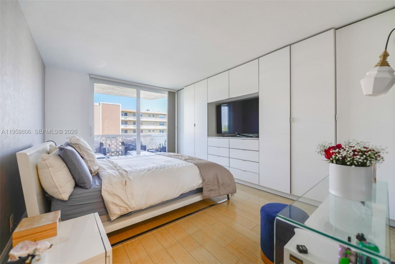 400 NE 12th Ave , Unit 505, Hallandale Beach, FL 33009 Photo