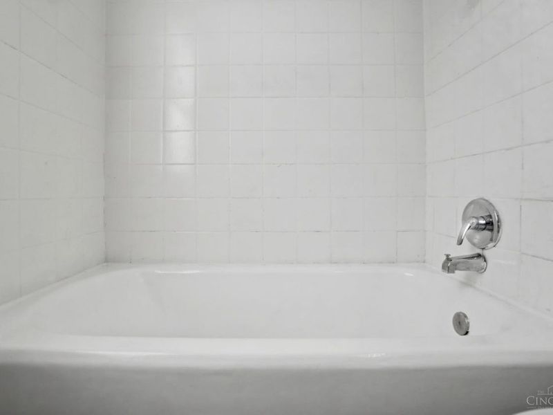 21 Chalmers Court, Greenhills, OH 45218 Photo 23