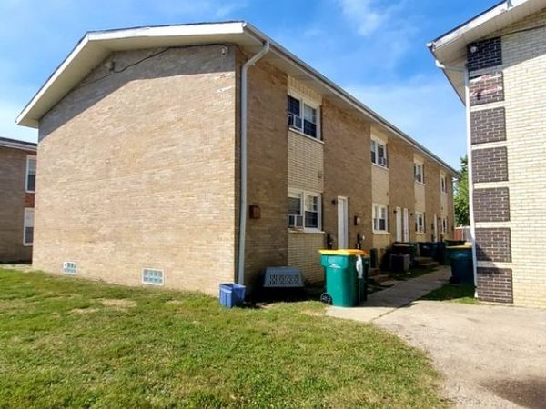 2204 Hebron Avenue, Unit B, Zion, IL 60099