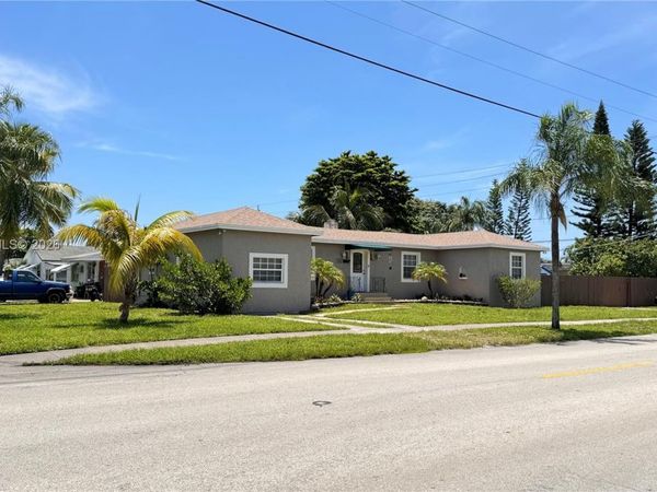 1825 N 24th Ave , Hollywood, FL 33020