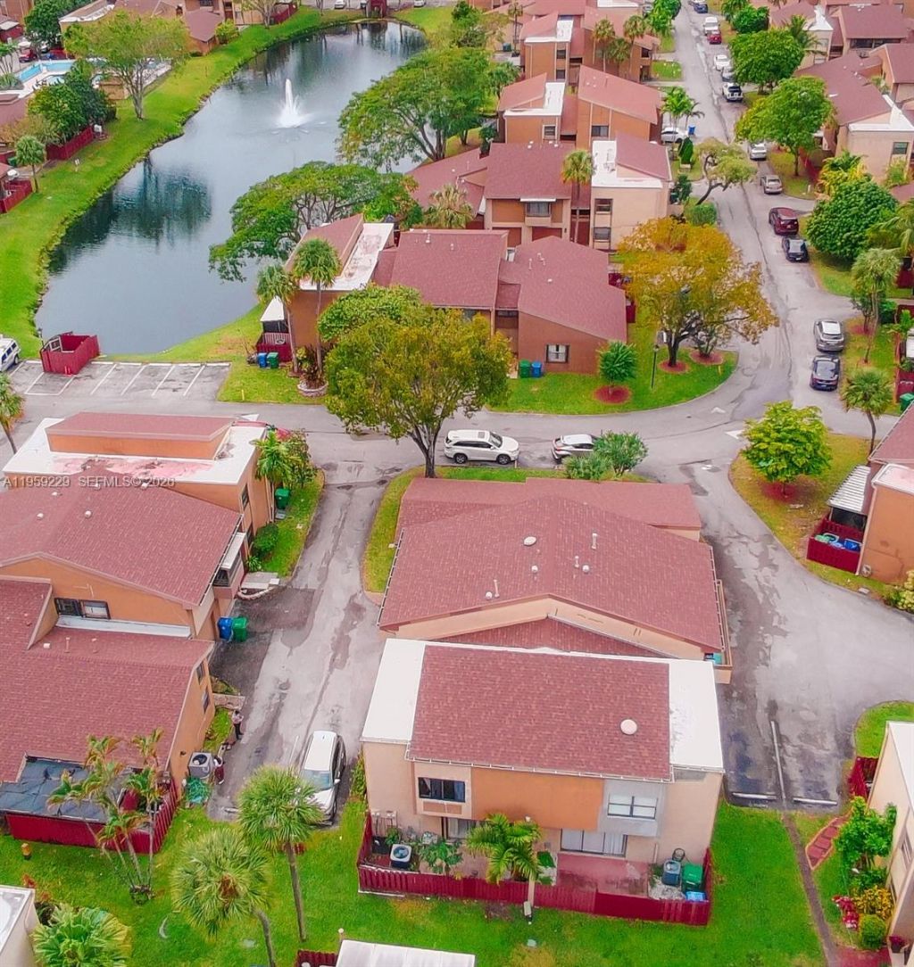 2929 E Missionwood Cir, Unit B-24, Miramar, FL 33025 Photo