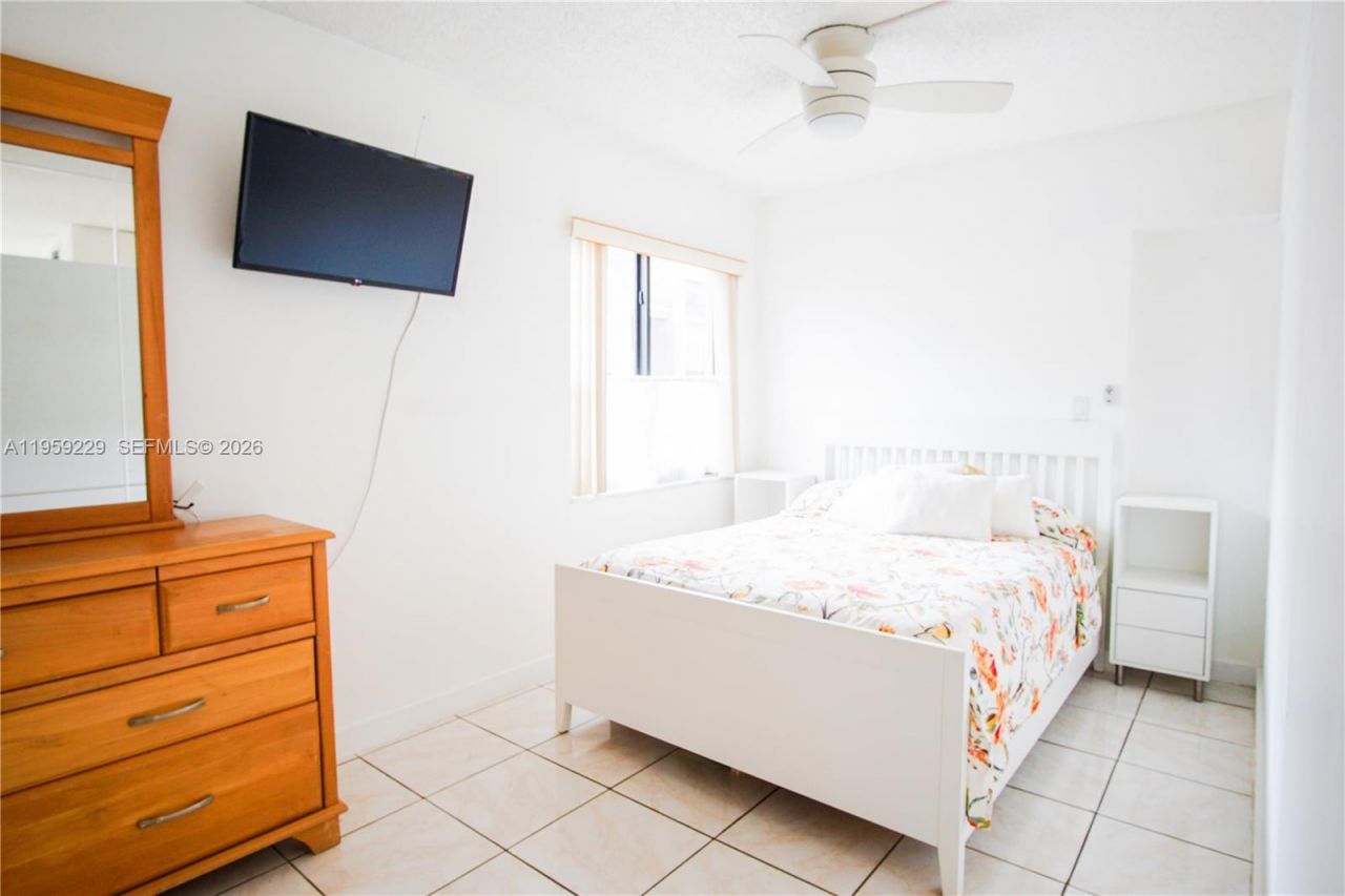 2929 E Missionwood Cir, Unit B-24, Miramar, FL 33025 Photo