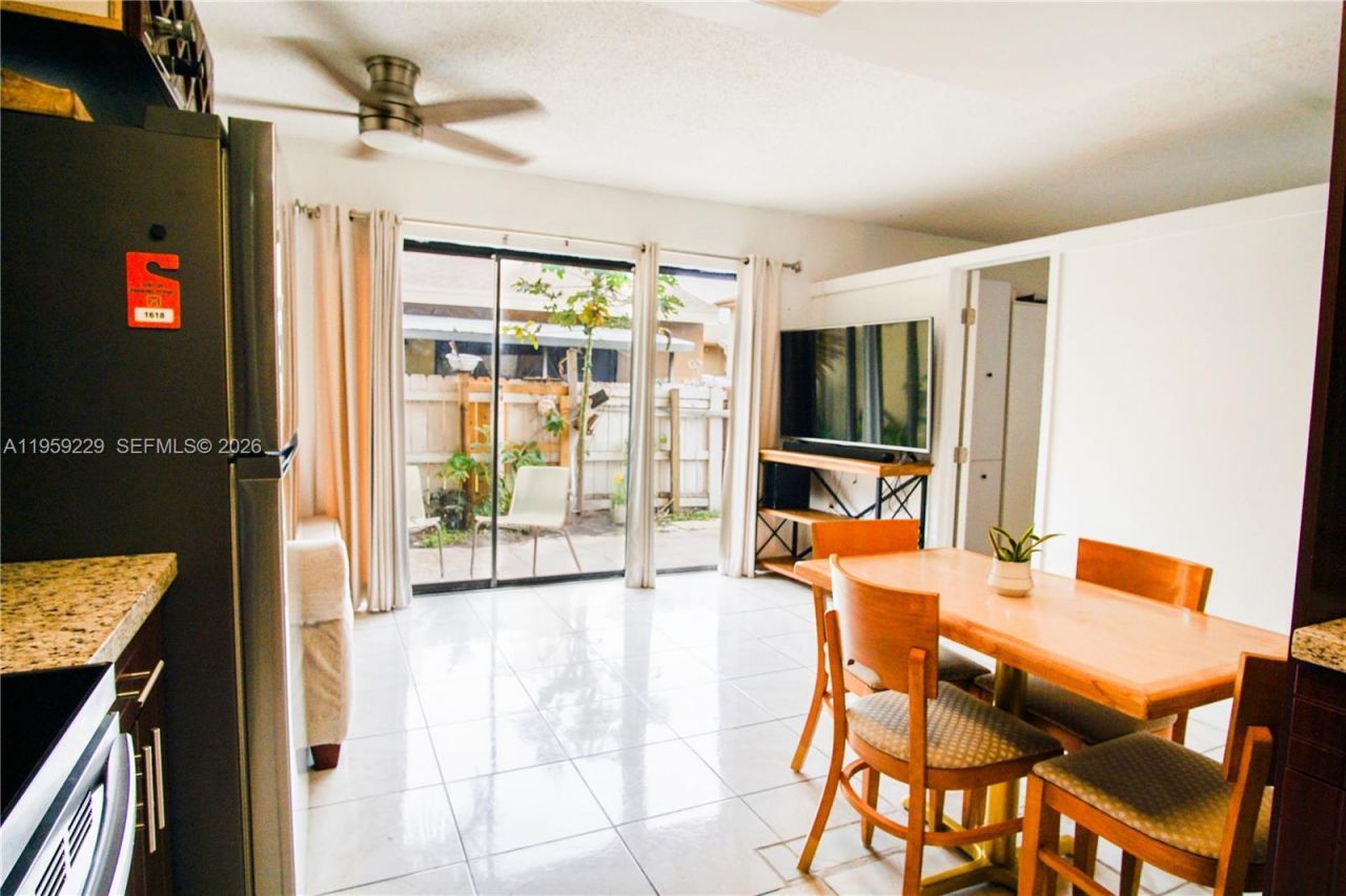 2929 E Missionwood Cir, Unit B-24, Miramar, FL 33025 Photo