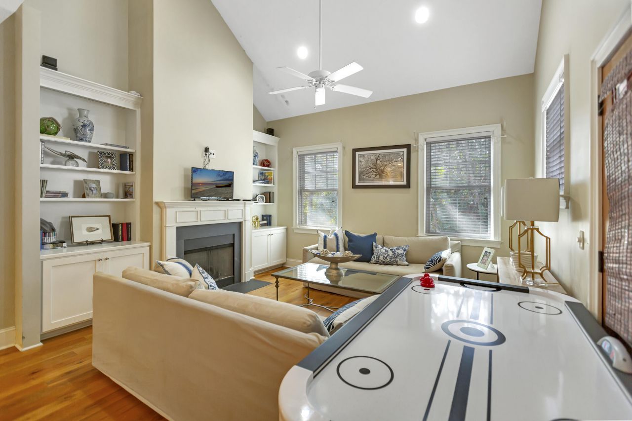 1050 Phillips Park Drive Photo 9