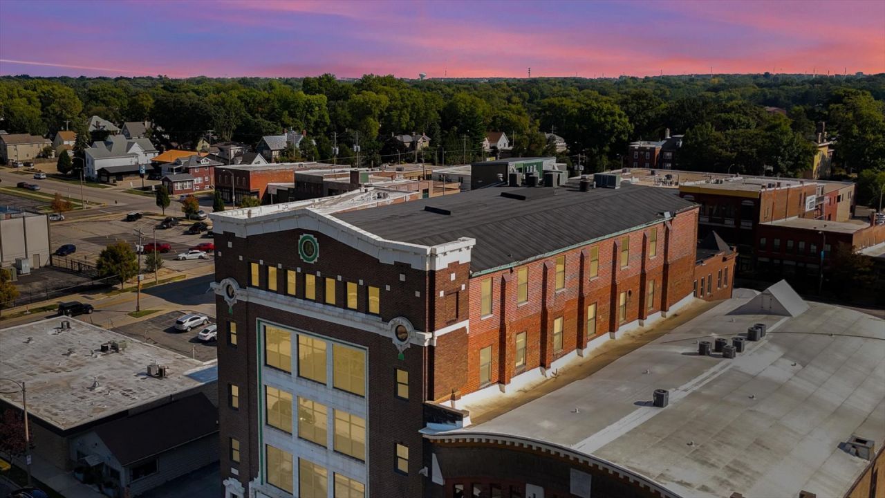 209 E Washington Street, Bloomington, IL 61701