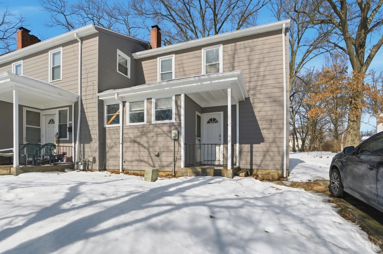 17 Chalmers Court, Greenhills, OH 45218 Main Photo